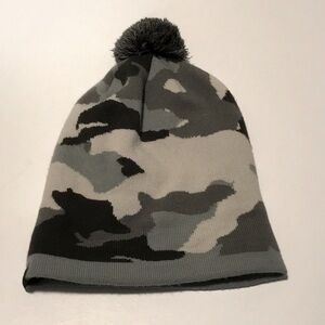 Preowned The North Face gray camouflage knit winter hat